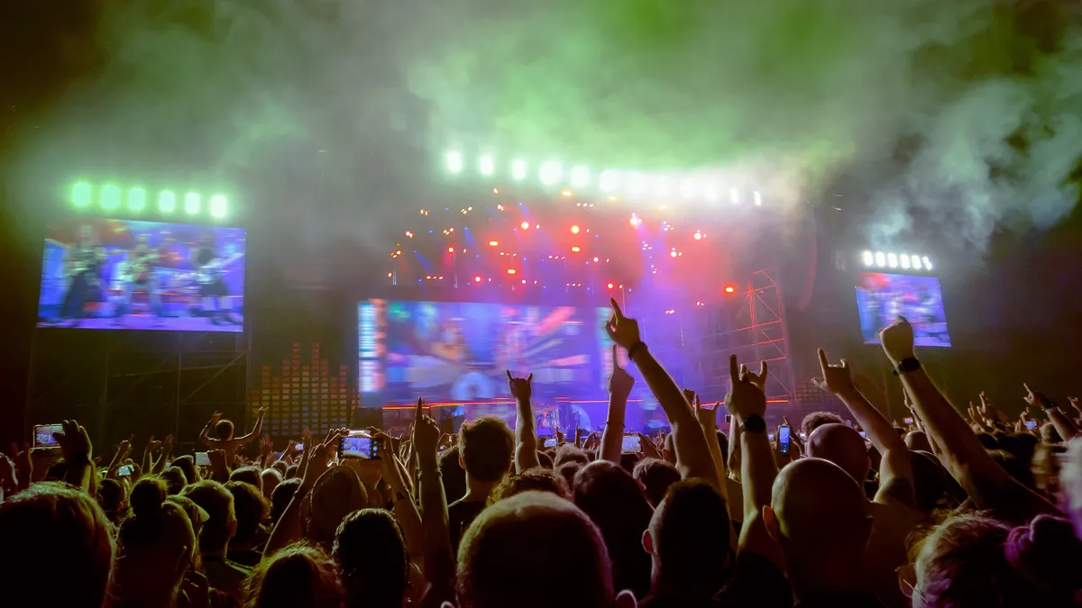 Guns 2 Roses with Metallica Reloaded and La Foo Fighters